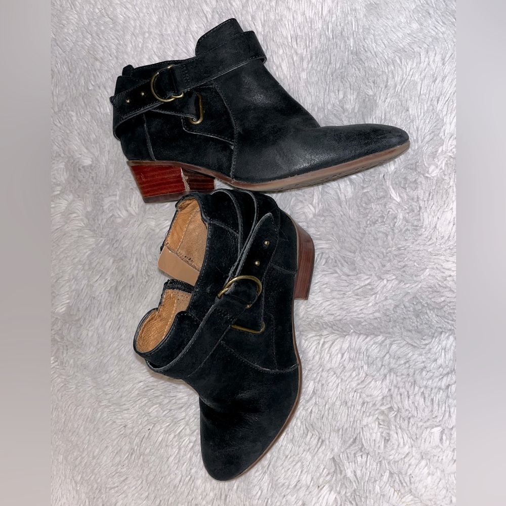 Women’s Clark’s Ankle Booties with Buckle 🌵7.5